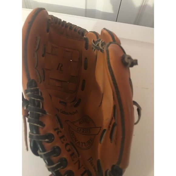 Regent Rookie Signature Series 10 Inch Baseball‎ Glove Leather Laced 07170 - Picture 6 of 8